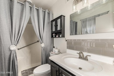 2 bed, 2 bath Sun City home with 1,659 sq ft and bonus room that on PalmBrook Country Club in Arizona - for sale on GolfHomes.com, golf home, golf lot