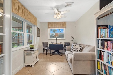 This Charming South Venice POOL home is MOVE-IN-READY with on Jacaranda West Country Club in Florida - for sale on GolfHomes.com, golf home, golf lot