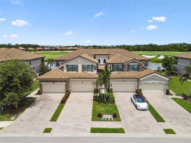 This beautiful end-unit Coach home offers breathtaking views of on Lakewood National Golf Club in Florida - for sale on GolfHomes.com, golf home, golf lot