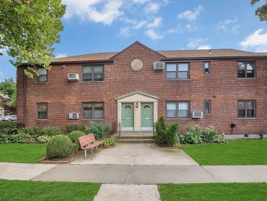 A rare find in Queens. A beautiful (3) bedroom UPPER unit on Douglaston Park Golf Course in New York - for sale on GolfHomes.com, golf home, golf lot