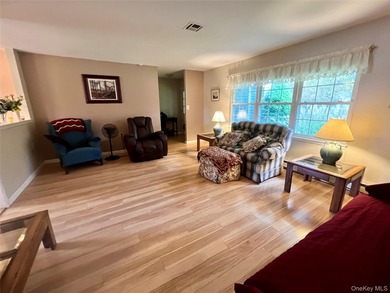 Baronet model in a great location. This condo is in excellent on Leisure Village Golf Course in New York - for sale on GolfHomes.com, golf home, golf lot