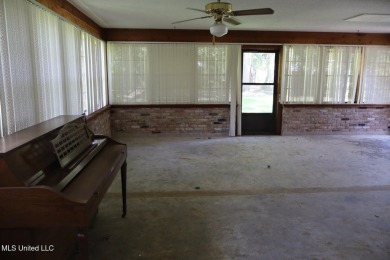 FANTASTIC HOME IN SOUTH PASCAGOULA JUST MINUTES FROM THE on Pascagoula Country Club in Mississippi - for sale on GolfHomes.com, golf home, golf lot