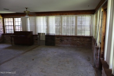 FANTASTIC HOME IN SOUTH PASCAGOULA JUST MINUTES FROM THE on Pascagoula Country Club in Mississippi - for sale on GolfHomes.com, golf home, golf lot