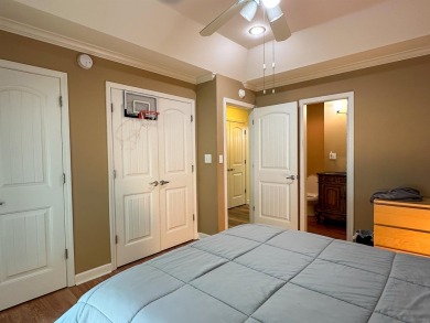 Spacious Family Home in the Heart of Cherokee Village! Move on Cherokee Village North Course in Arkansas - for sale on GolfHomes.com, golf home, golf lot