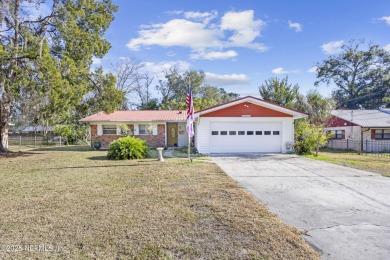 Welcome to this charming 1,523 sqft single-family home nestled on Palatka Golf Club in Florida - for sale on GolfHomes.com, golf home, golf lot