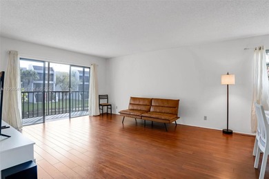 Discover your new home in Weston: spacious 2/2, partially on Bonaventure Country Club in Florida - for sale on GolfHomes.com, golf home, golf lot