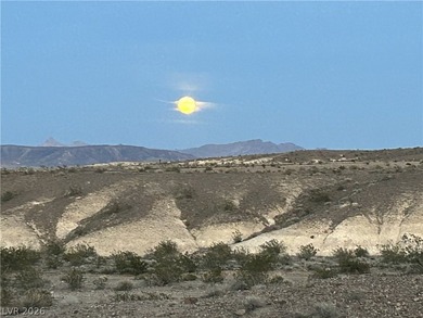 Welcome to this single story 3 bedroom 3 bath home overlooking on South Shore At Lake Las Vegas in Nevada - for sale on GolfHomes.com, golf home, golf lot