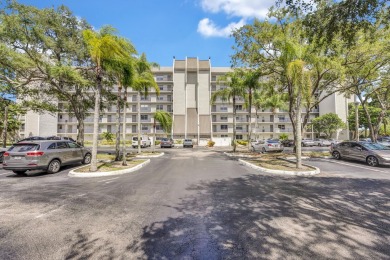 Don't miss this opportunity to own a top-floor 2-bedroom on Grande Oaks Golf Club in Florida - for sale on GolfHomes.com, golf home, golf lot