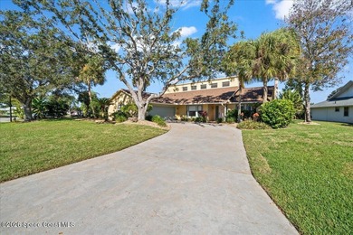 Gorgeous lakefront location in the heart of Suntree. This 4 on Baytree National Golf Links in Florida - for sale on GolfHomes.com, golf home, golf lot