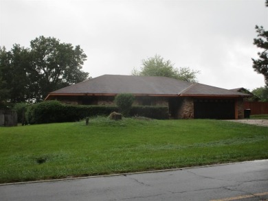 Nice 3 bedroom and 2 bath home located in the Fairway Forest on Huntington Park Golf Course in Louisiana - for sale on GolfHomes.com, golf home, golf lot