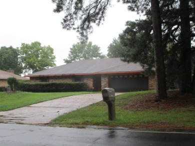 Nice 3 bedroom and 2 bath home located in the Fairway Forest on Huntington Park Golf Course in Louisiana - for sale on GolfHomes.com, golf home, golf lot