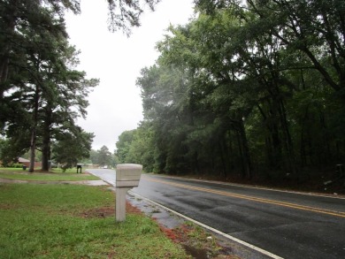 Nice 3 bedroom and 2 bath home located in the Fairway Forest on Huntington Park Golf Course in Louisiana - for sale on GolfHomes.com, golf home, golf lot