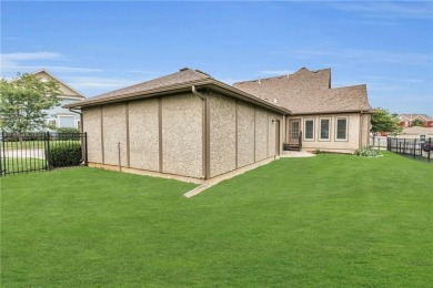 VERY RARE MAIN-LEVEL LIVING & ATTACHED GARAGE, with even more on Fred Arbanas Golf Course At Longview Lakes - Longview Lake in Missouri - for sale on GolfHomes.com, golf home, golf lot