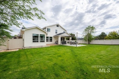 Over 3,000 custom square feet in the Prestigious Carriage Hills on Hunters Point Golf Club in Idaho - for sale on GolfHomes.com, golf home, golf lot
