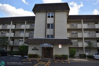 Discover convenience, and scenic beauty in this lovely 2-bedroom on Inverrary Country Club in Florida - for sale on GolfHomes.com, golf home, golf lot