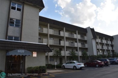 Discover convenience, and scenic beauty in this lovely 2-bedroom on Inverrary Country Club in Florida - for sale on GolfHomes.com, golf home, golf lot