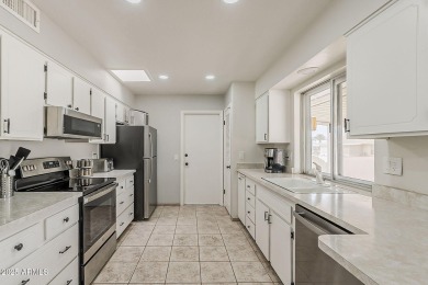 Immaculate Move-In Ready Condo/Twin Home! This beautifully on PalmBrook Country Club in Arizona - for sale on GolfHomes.com, golf home, golf lot