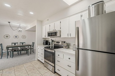 Immaculate Move-In Ready Condo/Twin Home! This beautifully on PalmBrook Country Club in Arizona - for sale on GolfHomes.com, golf home, golf lot