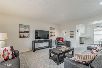 Immaculate Move-In Ready Condo/Twin Home! This beautifully on PalmBrook Country Club in Arizona - for sale on GolfHomes.com, golf home, golf lot