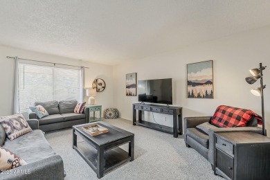 Immaculate Move-In Ready Condo/Twin Home! This beautifully on PalmBrook Country Club in Arizona - for sale on GolfHomes.com, golf home, golf lot