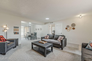 Immaculate Move-In Ready Condo/Twin Home! This beautifully on PalmBrook Country Club in Arizona - for sale on GolfHomes.com, golf home, golf lot