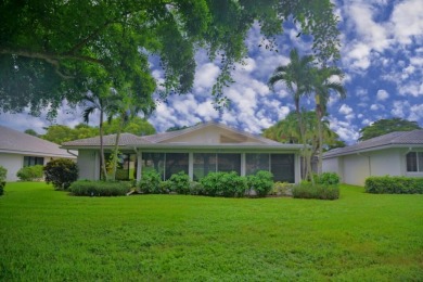 Stunning well-maintained 2 bedroom plus office/bedroom 0n large on Hunters Run Golf and Country Club in Florida - for sale on GolfHomes.com, golf home, golf lot