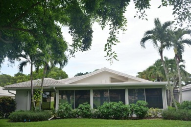 Stunning well-maintained 2 bedroom plus office/bedroom 0n large on Hunters Run Golf and Country Club in Florida - for sale on GolfHomes.com, golf home, golf lot