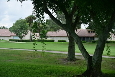 Stunning well-maintained 2 bedroom plus office/bedroom 0n large on Hunters Run Golf and Country Club in Florida - for sale on GolfHomes.com, golf home, golf lot