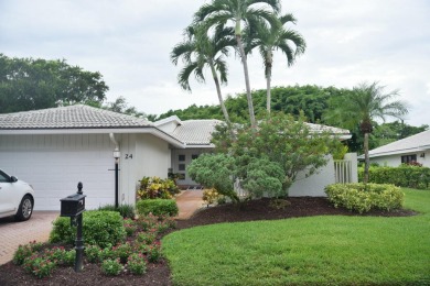 Stunning well-maintained 2 bedroom plus office/bedroom 0n large on Hunters Run Golf and Country Club in Florida - for sale on GolfHomes.com, golf home, golf lot