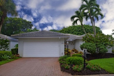 Stunning well-maintained 2 bedroom plus office/bedroom 0n large on Hunters Run Golf and Country Club in Florida - for sale on GolfHomes.com, golf home, golf lot