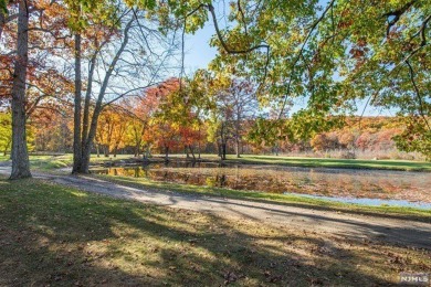 Welcome to your dream retreat! This beautiful 3-bedroom, 2 on Bowling Green Golf Club in New Jersey - for sale on GolfHomes.com, golf home, golf lot