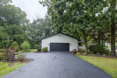 *MOVE-IN READY*Welcome to this stunning 3-bedroom, 2-bathroom on Lakes of the Four Seasons Country Club in Indiana - for sale on GolfHomes.com, golf home, golf lot