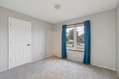 Welcome to your new home! This spacious three-bedroom on Westlake Village in Illinois - for sale on GolfHomes.com, golf home, golf lot