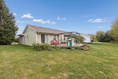 Welcome to your new home! This spacious three-bedroom on Westlake Village in Illinois - for sale on GolfHomes.com, golf home, golf lot