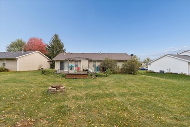 Welcome to your new home! This spacious three-bedroom on Westlake Village in Illinois - for sale on GolfHomes.com, golf home, golf lot