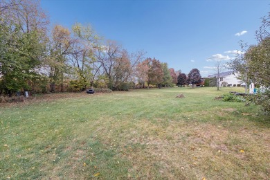 Welcome to your new home! This spacious three-bedroom on Westlake Village in Illinois - for sale on GolfHomes.com, golf home, golf lot