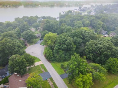 *MOVE-IN READY*Welcome to this stunning 3-bedroom, 2-bathroom on Lakes of the Four Seasons Country Club in Indiana - for sale on GolfHomes.com, golf home, golf lot