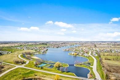 Welcome to your new home! This spacious three-bedroom on Westlake Village in Illinois - for sale on GolfHomes.com, golf home, golf lot