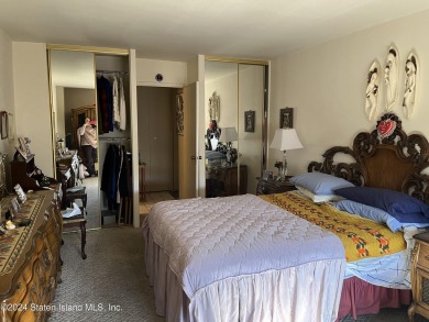 Discover this charming one-bedroom, one-bath apartment featuring on Silver Lake Golf Course in New York - for sale on GolfHomes.com, golf home, golf lot