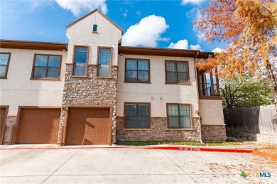 TO SAY THIS IS A CONDO DOES NOT DO IT JUSTICE! TOWNHOME STYLE on Oak Hills Country Club in Texas - for sale on GolfHomes.com, golf home, golf lot