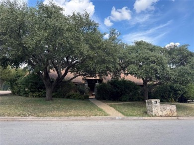 UNBELIEVABLE POTENTIAL IN THIS GREAT GOLF COURSE HOME!!  ALL the on Abilene Country Club - South Course in Texas - for sale on GolfHomes.com, golf home, golf lot