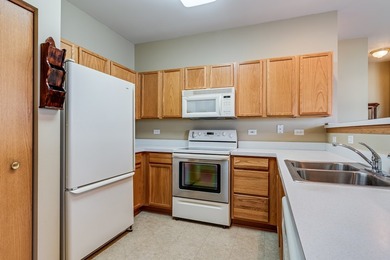 Welcome to this beautifully maintained Townhouse ranch-style on Carillon Lakes 3 Hole Course in Illinois - for sale on GolfHomes.com, golf home, golf lot