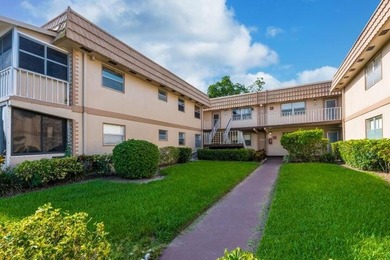 Clean and bright 2nd-floor corner unit. Updated baths, tiled on Kings Point Golf - Executive in Florida - for sale on GolfHomes.com, golf home, golf lot