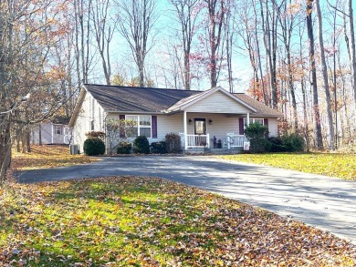 APPLE VALLEY LAKE RESORT, KNOX COUNTY. Investment or golf on Apple Valley Golf Course in Ohio - for sale on GolfHomes.com, golf home, golf lot