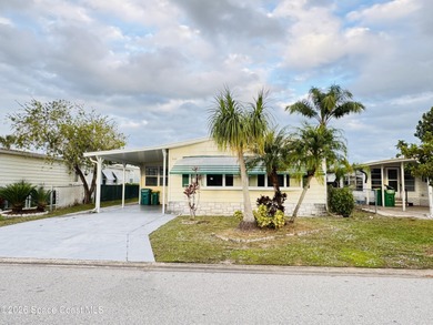 Dont miss this 2-bedroom, 2-bath mobile home featuring a on Barefoot Bay Golf Course in Florida - for sale on GolfHomes.com, golf home, golf lot