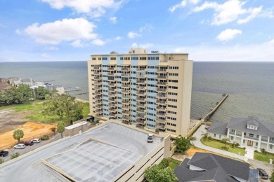 Fantastic unit for a great price. End unit with both golf course on Pensacola Country Club in Florida - for sale on GolfHomes.com, golf home, golf lot