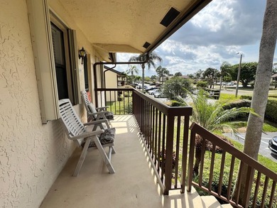 LOCATION IS THE KEY! NESTLED IN A VIBRANT 55+ COMMUNITY, THIS on Forest Oaks Golf Club in Florida - for sale on GolfHomes.com, golf home, golf lot