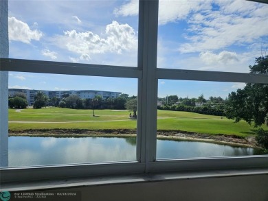 Reduced to sell! DO NOT MISS OUT! Completely updated spacious 2 on Oriole Golf and Tennis Club in Florida - for sale on GolfHomes.com, golf home, golf lot