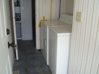 This 1973 140 sq ft. Manufactured home is a 2-bedroom 2 bath on The Club At Shenandoah Springs in California - for sale on GolfHomes.com, golf home, golf lot