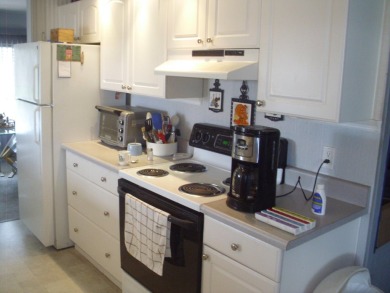 This 1973 140 sq ft. Manufactured home is a 2-bedroom 2 bath on The Club At Shenandoah Springs in California - for sale on GolfHomes.com, golf home, golf lot